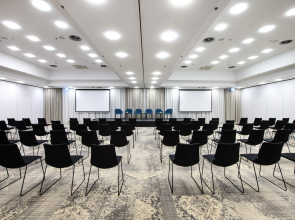 Courtyard by Marriott Warsaw Airport