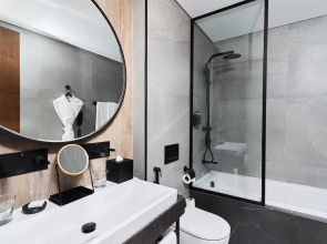 Revier Hotel - Dubai
