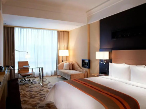 Отель Courtyard by Marriott Shanghai Central