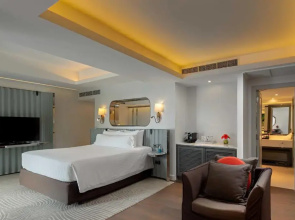 Отель The Boathouse Phuket