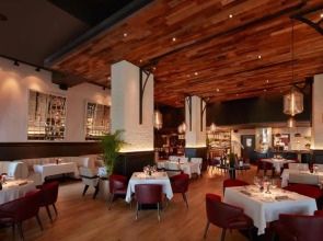 Отель Jumeirah Al Qasr Dubai