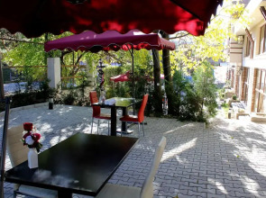 Отель Roses Garden