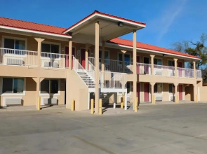 Eagle Pass Inn