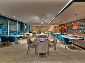 Rixos The Palm Hotel & Suites