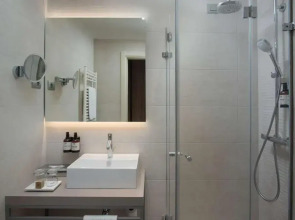 Отель NH Trieste