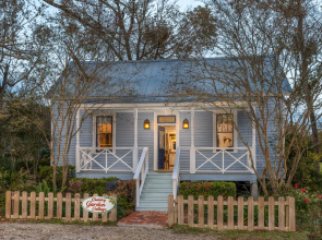 Maison D'Memoire Bed & Breakfast Cottages