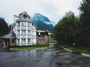 Grand Kavkaz Dombai Hotel