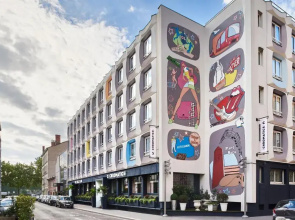 Chromatics Hotel & Restaurant The Hill Club by happyculture