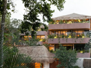 Zereno Luxury Boutique Hotel