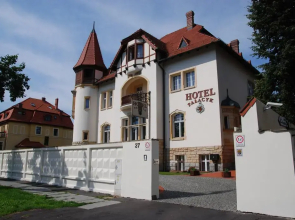Hotel I Restauracja Palacyk