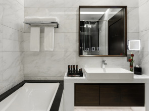 Renaissance Business Bay Hotel