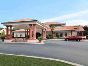 Motel 6 Savannah, GA- Gateway & I-95
