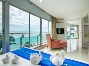 Royal Beach View Suites