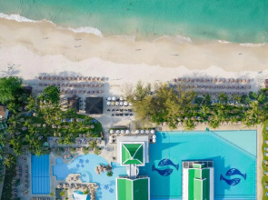 Le Meridien Phuket Beach Resort