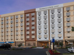 Fairfield Inn & Suites by Marriott Alexandria Landmark