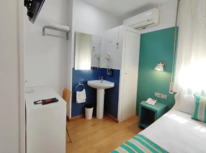 Yomo Hostal BCN Port