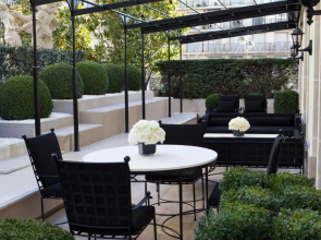 Отель Four Seasons George V