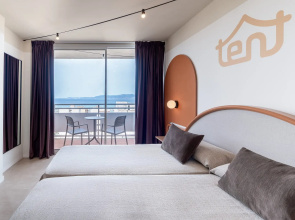 tent Arenal