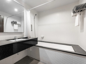 Kata Sea Breeze Resort