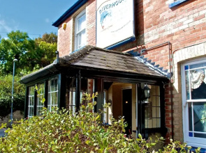 Riverhouse Lodge