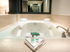 OYO Hotel & Casino (formerly Hooters Casino Hotel)