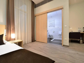 Promenade City Hotel