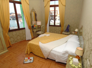 Hotel Canal