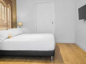 Отель Meson Castilla Atiram 