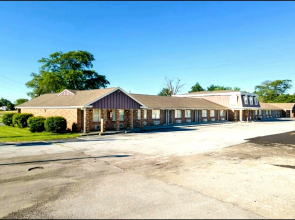 Country Club Inn & Suites