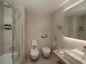 Отель NH Trieste