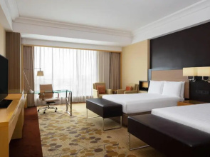Отель Courtyard by Marriott Shanghai Central