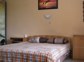 Chernoe More Guest House