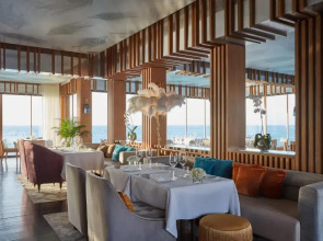 Отель Jumeirah Al Qasr Dubai