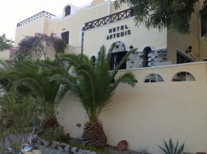 TheArtemis - Perissa Hotel