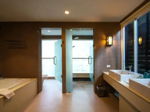 Peach Blossom Resort & Pool Villa