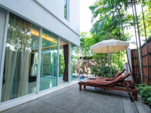 Peach Blossom Resort & Pool Villa