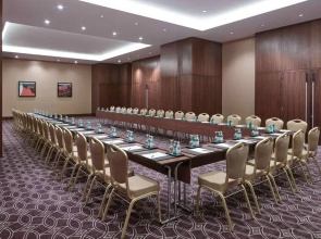 Отель Swissotel Al Ghurair 