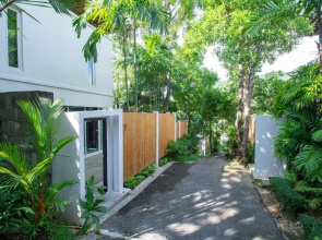 Peach Blossom Resort & Pool Villa
