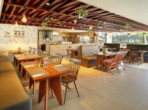 Отель Harris Hotel Seminyak Bali
