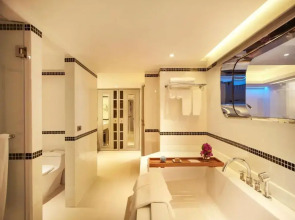 Отель The Boathouse Phuket