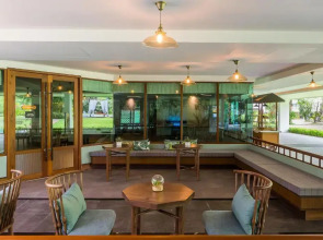 Naithonburi Beach Resort