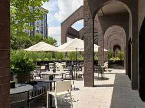 Hotel AKA Alexandria