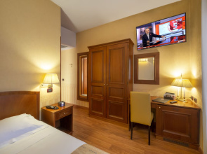 Lancaster Hotel