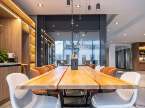 Отель Novotel Suites Wien City Donau