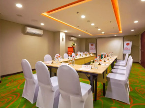 Отель Harris Hotel Seminyak Bali