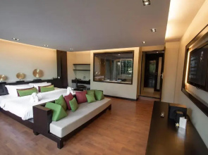 Peach Blossom Resort & Pool Villa
