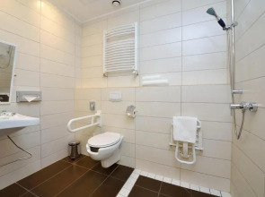 Promenade City Hotel