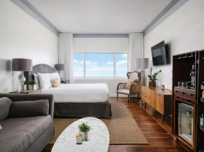 Nautilus Sonesta Miami Beach