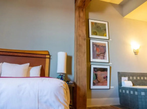 Lancaster Arts Hotel