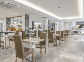 Alua Leo Hotel